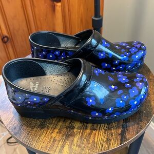 Dansko Patent Leather Black with Blue and yellow Floral design size 39
